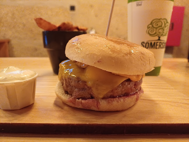 Campo dos Mártires da Pátria n°58, 4050-366 Porto