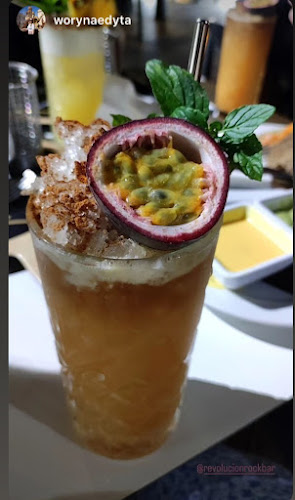 Revolucion Cocktail Bar - Gastronomia e hotelaria