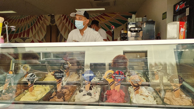 Gelateria Mil Sabores Open Times