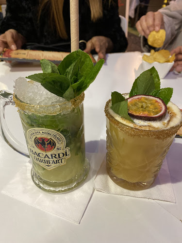 Revolucion Cocktail Bar - Gastronomia e hotelaria