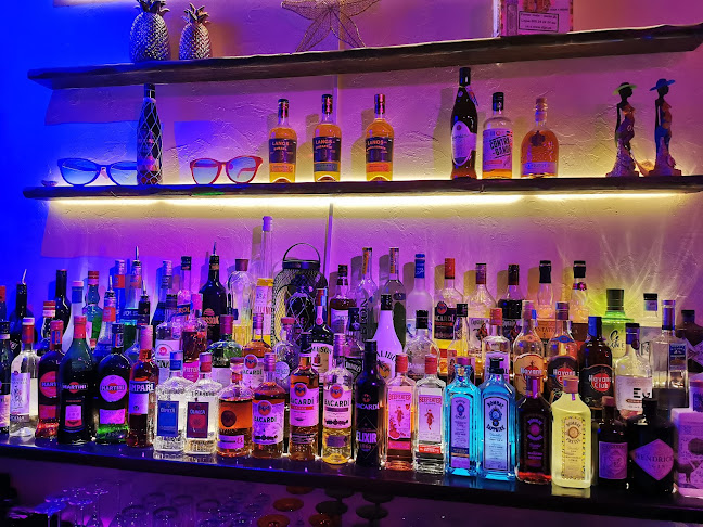 Los Puros Cuban Bar - Gastronomia e hotelaria