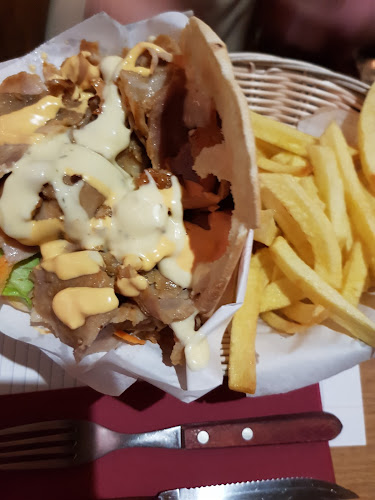 Opinii despre Barril Avenida (francesinha da Pita) în Valongo - Gastronomia e hotelaria