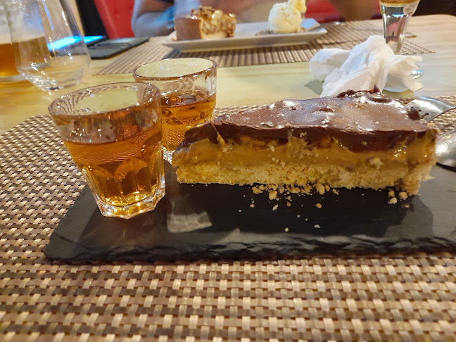 Bottle . Wine and Food - Gastronomia e hotelaria