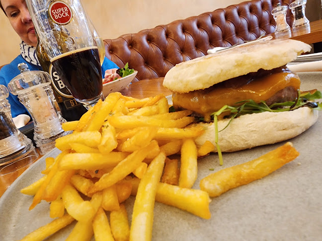 R. das Flores 180, 4050-266 Porto