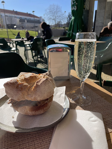 Opinii despre Confeitaria Soares Dos Reis, în Vila Nova de Gaia - Gastronomia e hotelaria