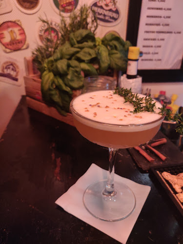 Revolucion Cocktail Bar - Gastronomia e hotelaria