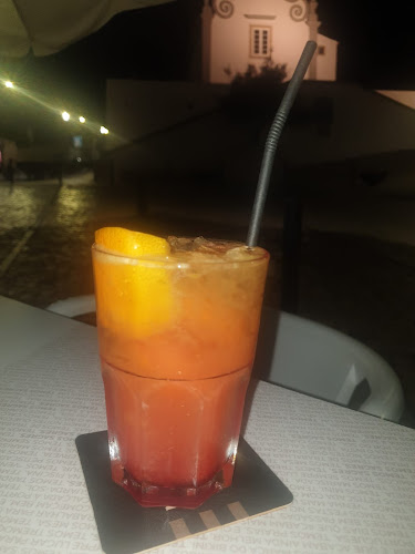 https://www.tripadvisor.pt/Restaurant_Review-g189112-d6278521-Reviews-Merlins_Bar-Albufeira_Faro_District_Algarve.html