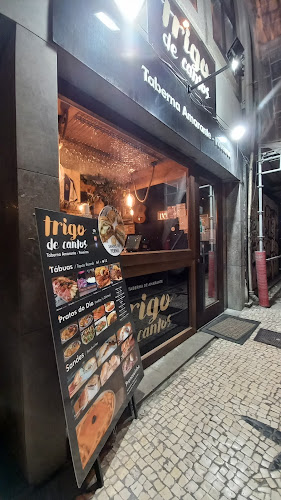 Praça dos Poveiros 122, 4000-393 Porto