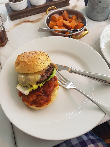 Cais da Pedra - Gastronomia e hotelaria