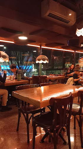 Av. 5 de Outubro 43, 4440-503 Valongo