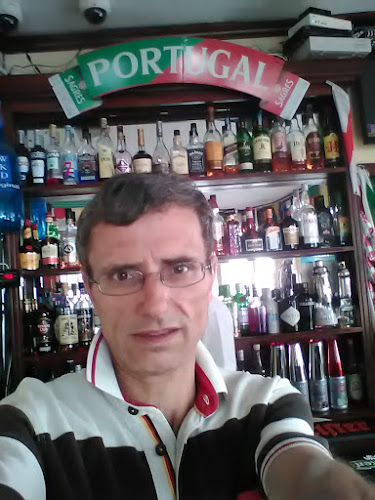 https://www.tripadvisor.pt/Restaurant_Review-g189112-d6278521-Reviews-Merlins_Bar-Albufeira_Faro_District_Algarve.html
