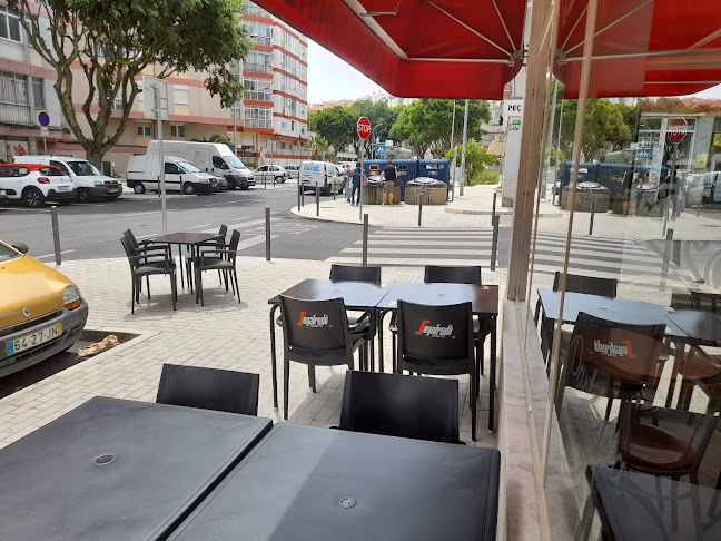 Pastelaria Um - Actividades Hoteleiras, Lda.