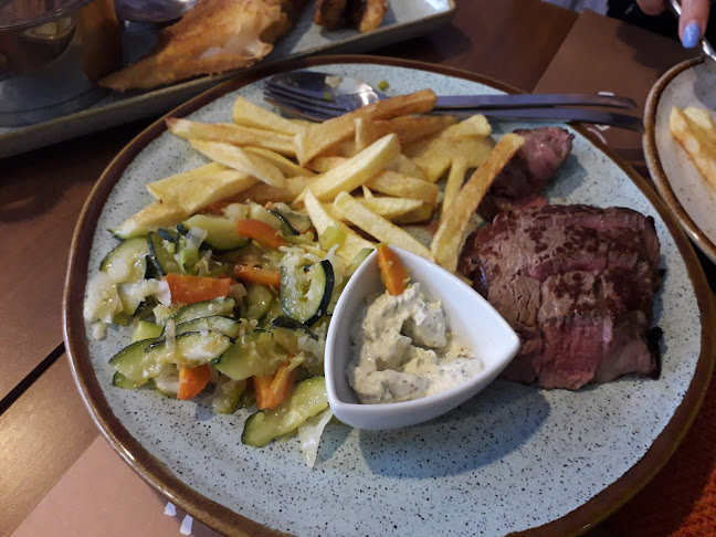 Av. do Mar 76, 2520-464 Peniche