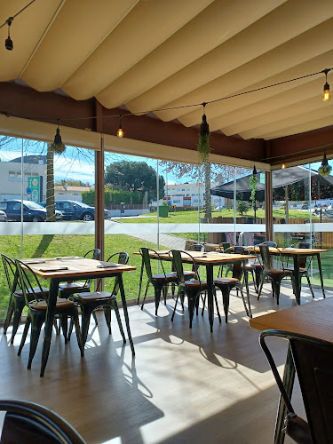 Comments and reviews of Oubelá