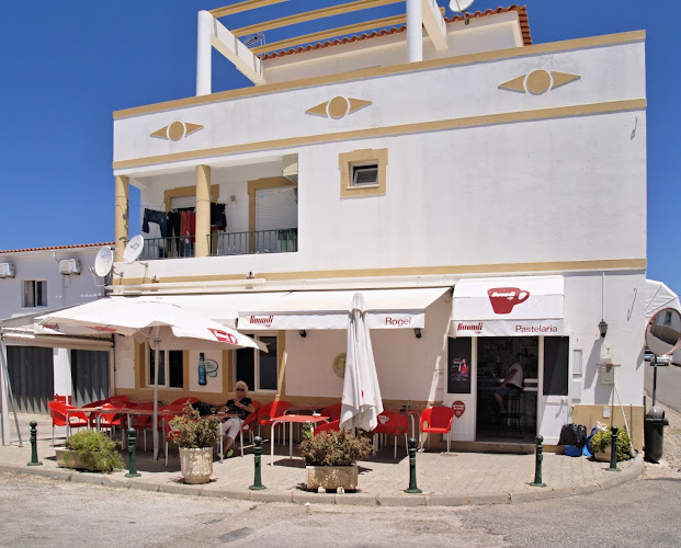 R. 25 de Abril 16, 8365-035 Alcantarilha