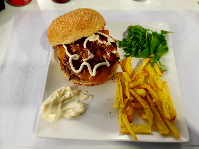 Sandra's Café - Fernão Ferro