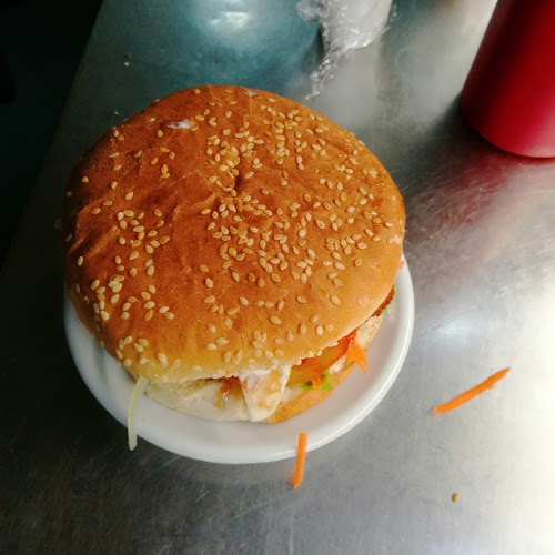 Pça República 59a, 2685-105 Sacavém