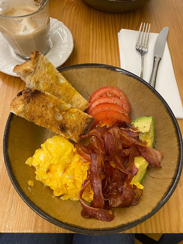 R. das Flores 180, 4050-266 Porto