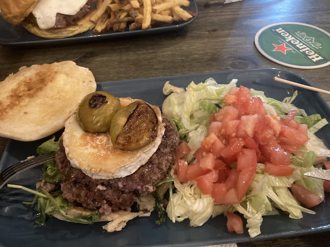 FRIENDS Pub & Hamburgueria - Costa da Caparica