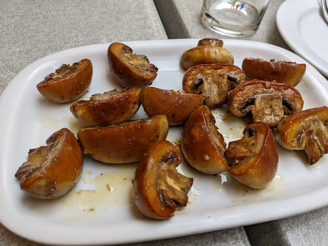 Pico da Atalaia II - Gastronomia e hotelaria