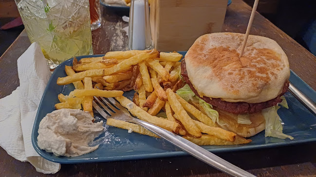 Opinii despre FRIENDS Pub & Hamburgueria în Costa da Caparica - Gastronomia e hotelaria