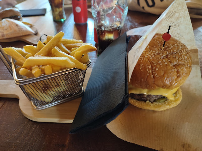 R. Imperatriz Dona Amelia 114 A, São Martinho, 9004-542 Funchal