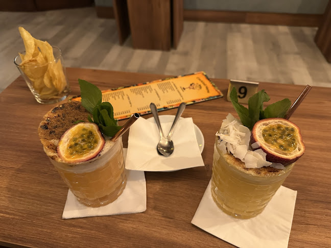 Revolucion Cocktail Bar - Gastronomia e hotelaria