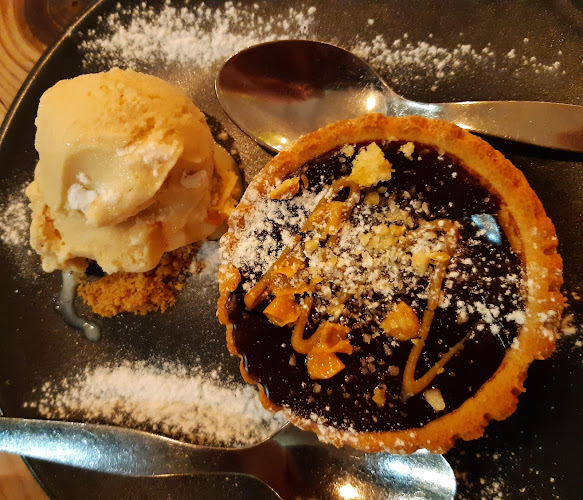 Praça Conde de Agrolongo 182 183, 4704-524 Braga