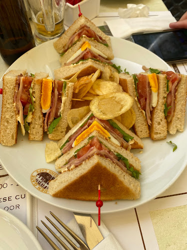 Golden Gate Grand Café - Gastronomia e hotelaria