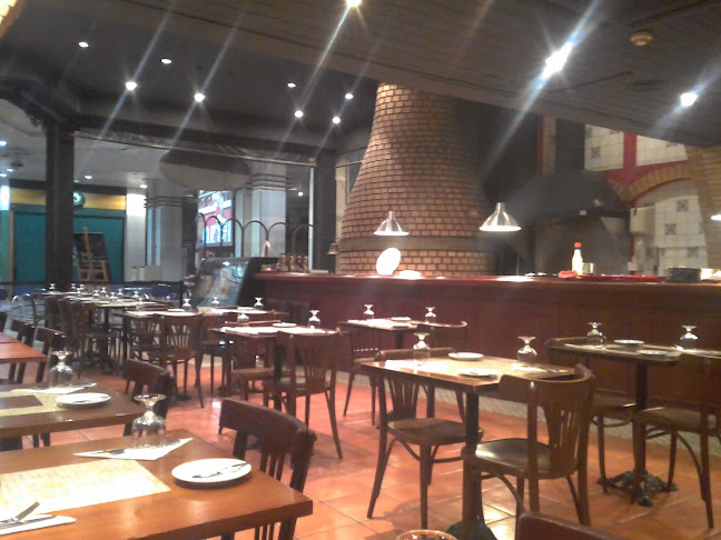 R. Bartolomeu Dias 1 / 3, 2775-551 Carcavelos