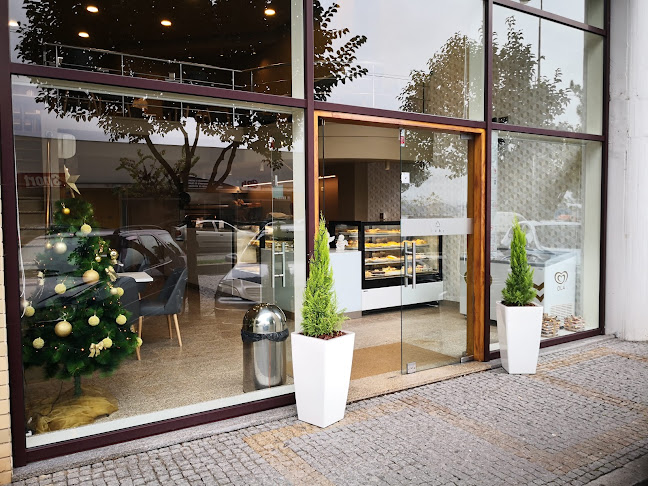 Av. Avelino Ferreira Torres 1480, 4630-201 Tuías