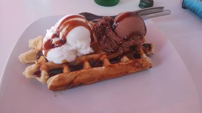 https://m.facebook.com/GeladariaCaparica/?locale2=pt_PT