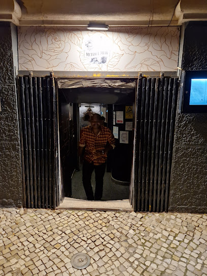 Metro e Meio restaurante cocktail bar
