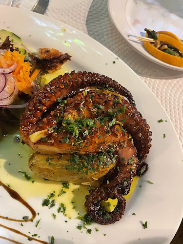 Cais Wine&Tapas Bar - Gastronomia e hotelaria