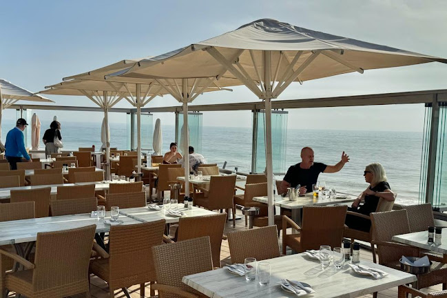 Julia’s restaurant,beach bar & lounge - Gastronomia e hotelaria