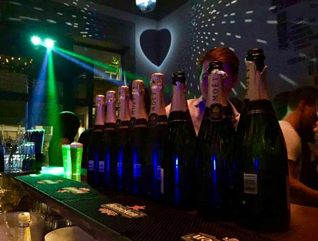 The Wall Bar - Gastronomia e hotelaria