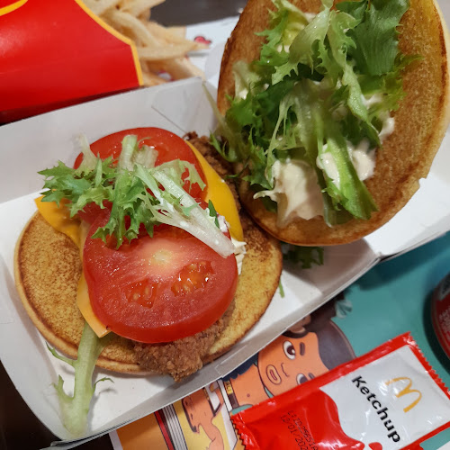 Opinii despre McDonald's - Alverca Auchan în Alverca do Ribatejo - Gastronomia e hotelaria