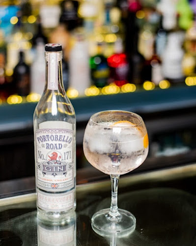 The Gin House - Gastronomia e hotelaria