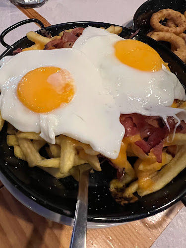 Cheers Sports Bar & Restaurant - Gastronomia e hotelaria