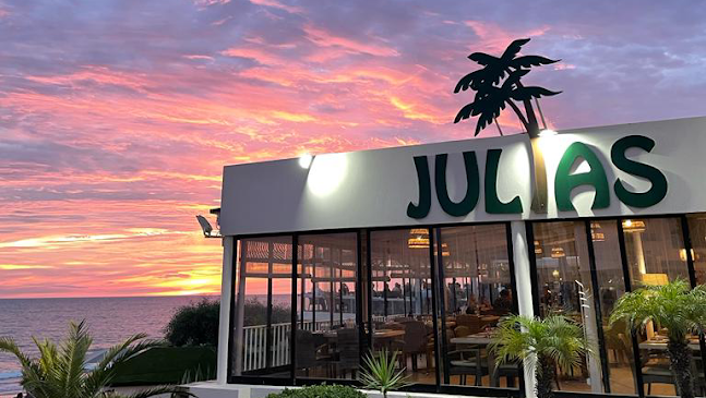 Julia’s restaurant,beach bar & lounge