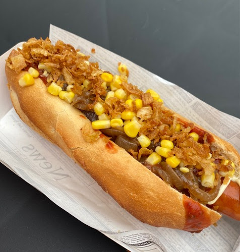 Friends e Planet Hot Dog - Gastronomia e hotelaria