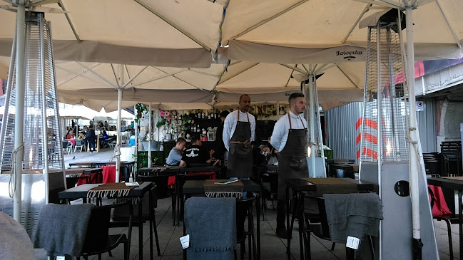 Portugal, Praça Ribeira, 4050-513 Porto