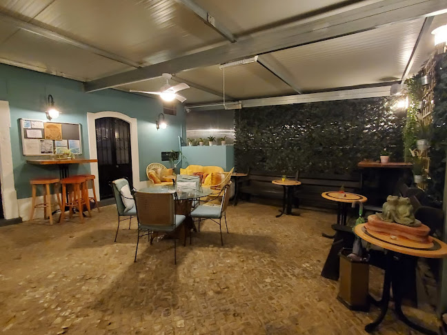 Looper's Bar and Grill - Gastronomia e hotelaria