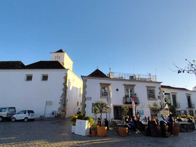 http://www.vilaadentro.pt/