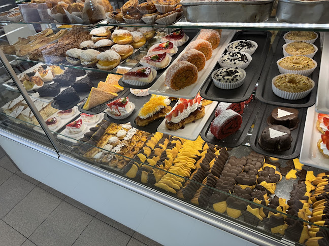 Opinii despre Pão Quente Ponte da Pedra în Leça do Balio - Gastronomia e hotelaria