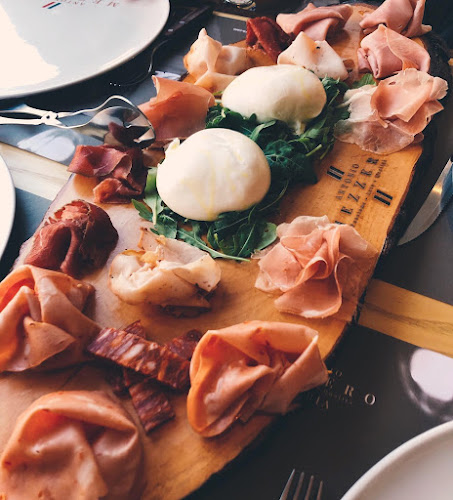 Av. Gen. Norton de Matos 35, 4450-191 Matosinhos