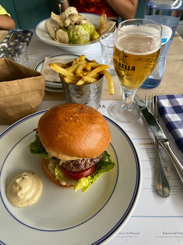 Cais da Pedra - Gastronomia e hotelaria