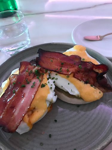 R. de Avis 10, 4050-075 Porto