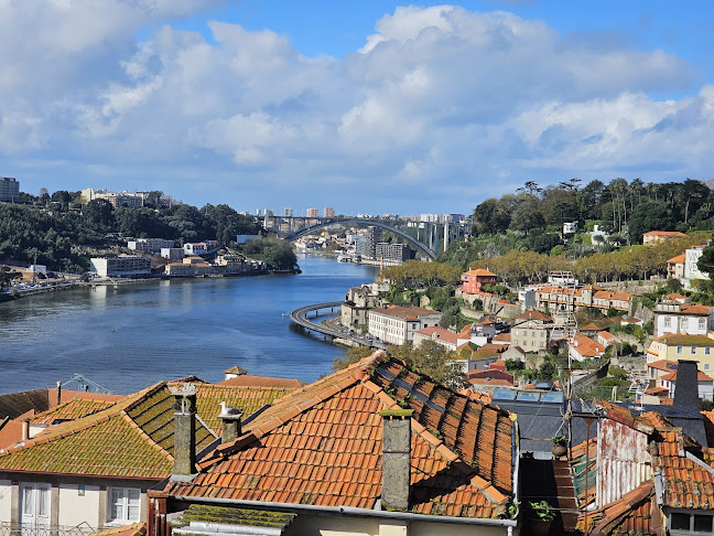 R. das Virtudes 37, 4050-630 Porto