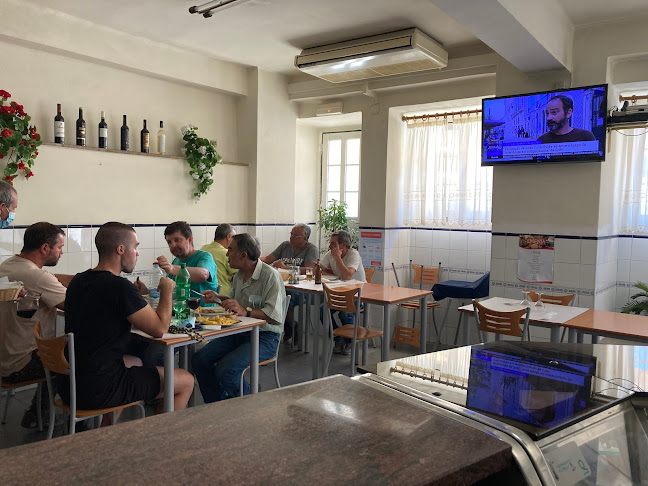 Opinii despre Snack-Bar Largo do Espírito Santo în Castelo Branco - Gastronomia e hotelaria